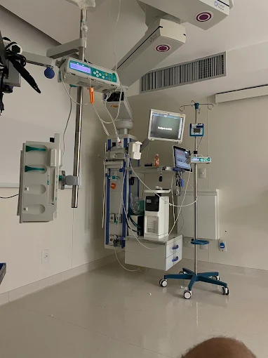 Centro cirúrgico equipado para procedimentos com laser de CO₂